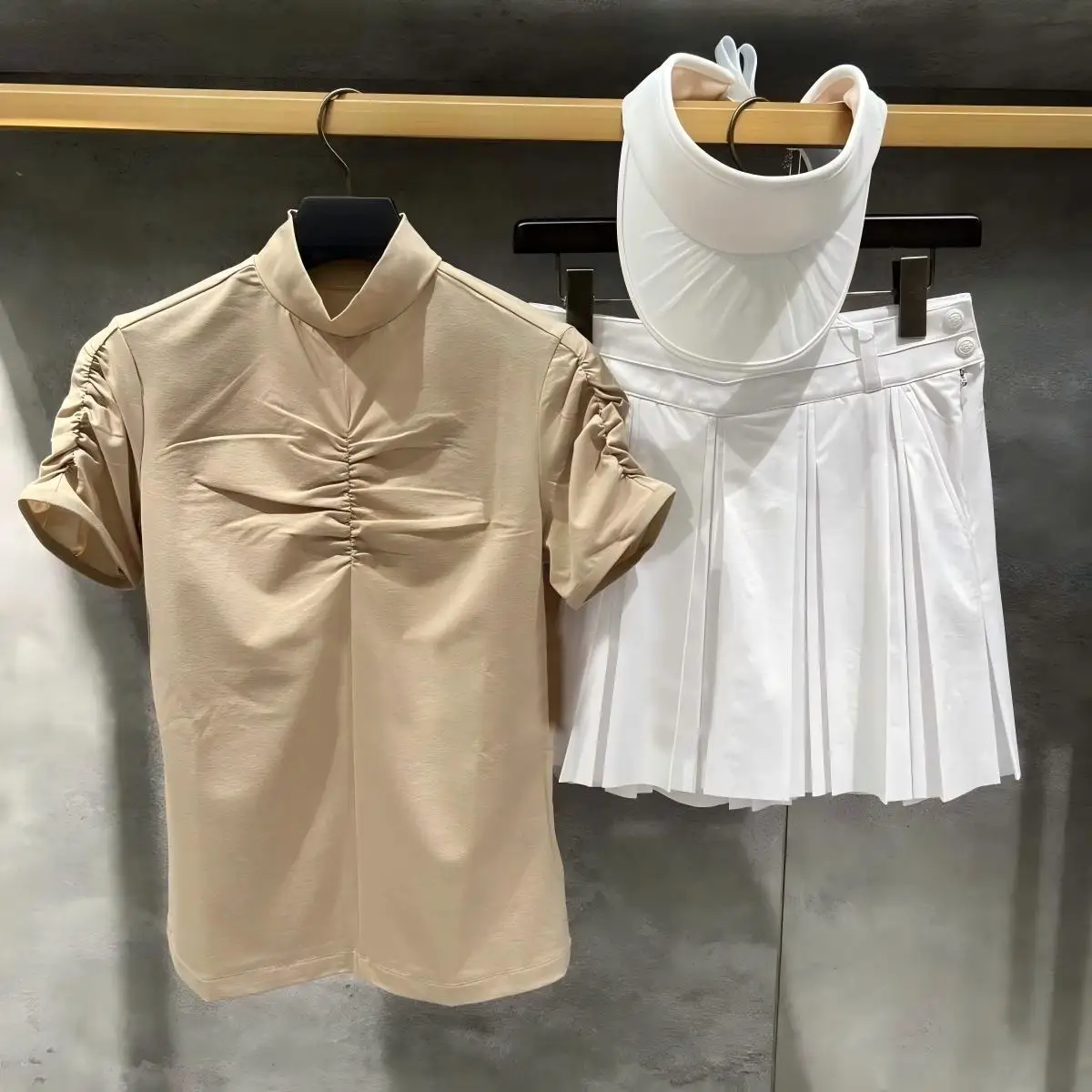 

Women's New Summer Casual Short-Sleeve Golf T-Shirt: Sporty, Unique, Crinkled, and Versatile Top