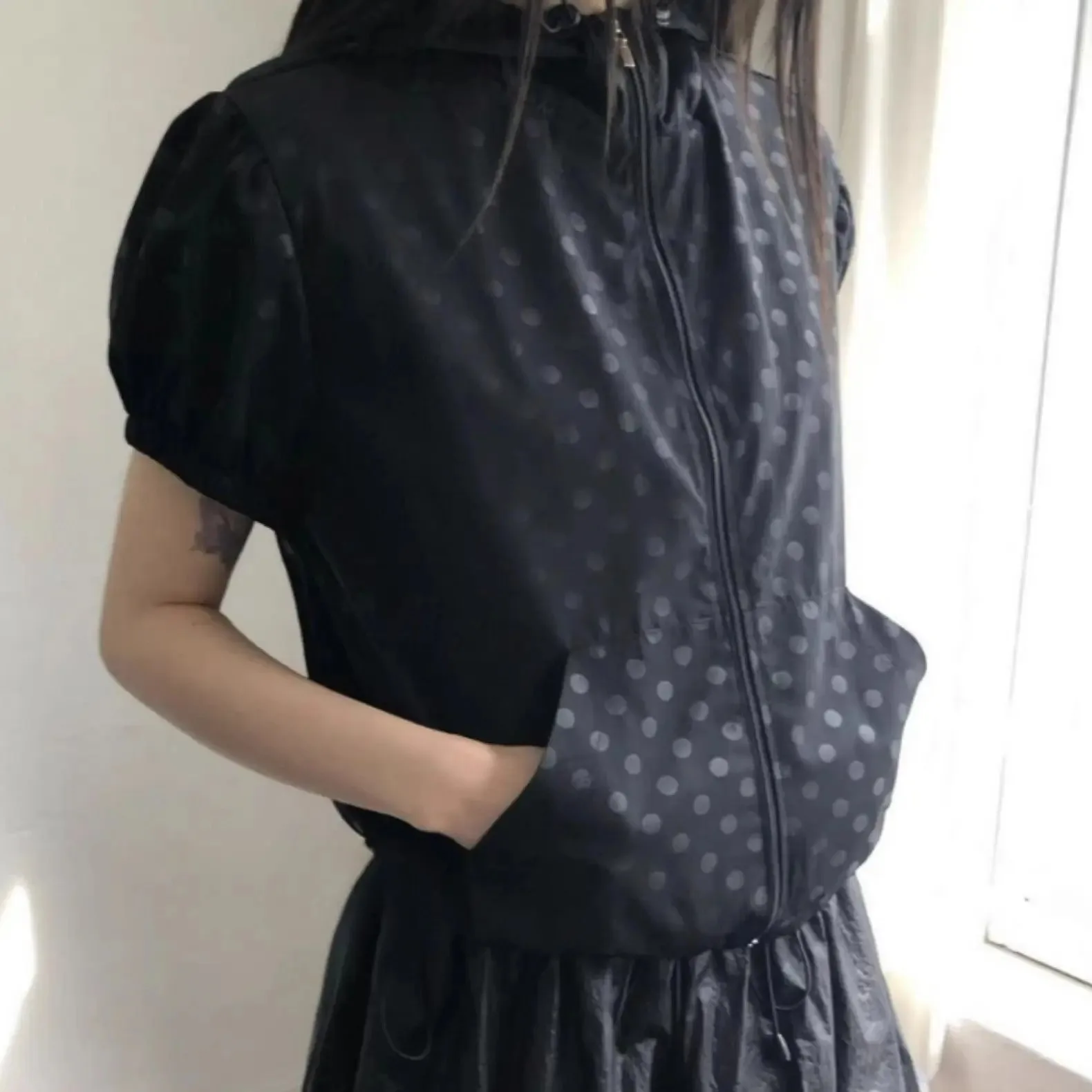 

Винтажная куртка с капюшоном и рукавами-фонариками в горошек для женщин, новинка 2026 года, повседневный укороченный топ на молнии с карманами, в корейском стиле, милый дизайн, пальто Y2K