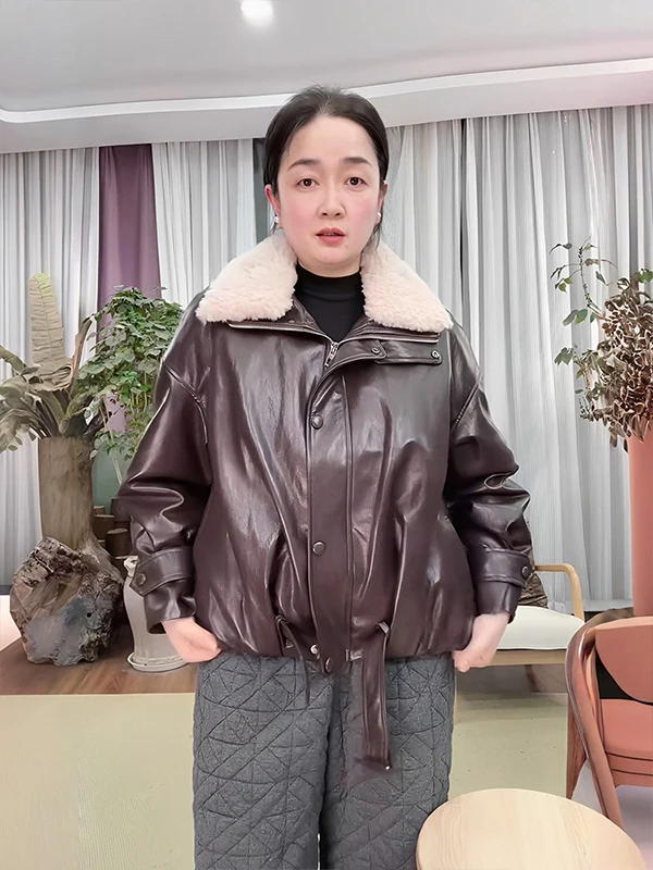 

Утепленная кожаная куртка женская 2025 года, зимняя, винтажная, в гонконгском стиле, с гусиным пухом и меховым воротником, теплая, из овчины.
