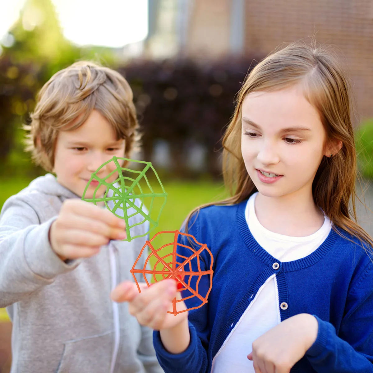 40 pezzi di ragnatela colorata a tema scherzo per eventi di Halloween decorazione ragnatela di plastica raccapricciante per bambini interattivi