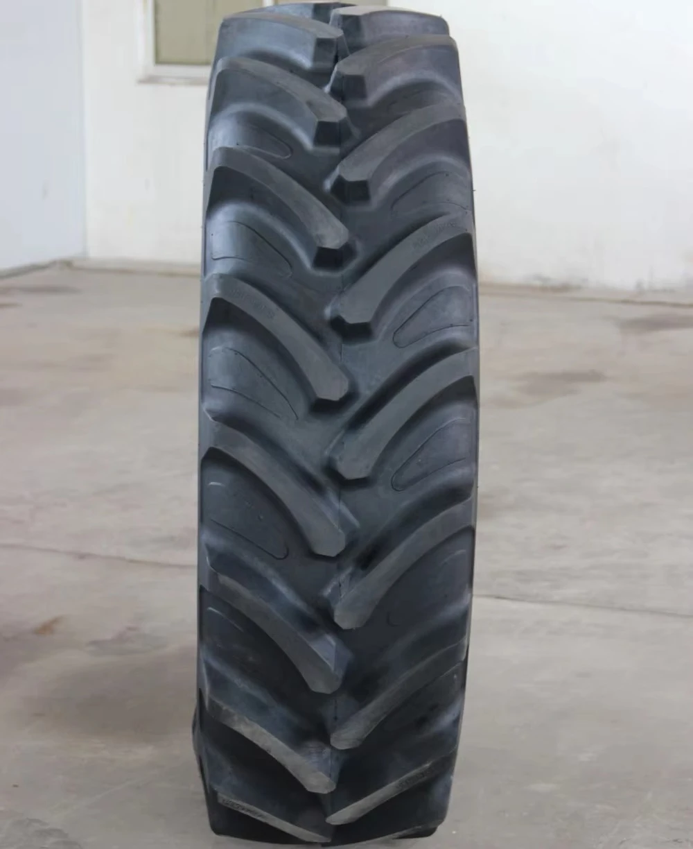 

Factory Direct Price New Product Harvest Tyres 16.9r30 420/85r30 Agriculture Radial Tyres