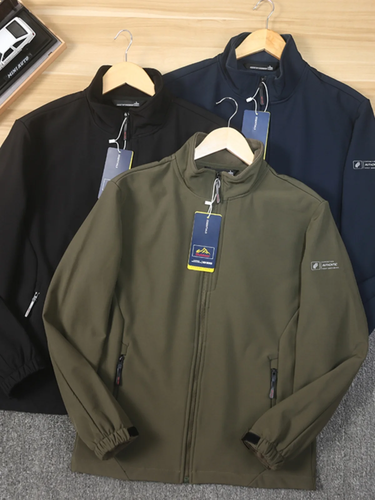 

Outdoor Men's Fce Lined Stand Collar Jaet Windproof Waterproof Soft ell Cosite Technology Autumn Winter Coat