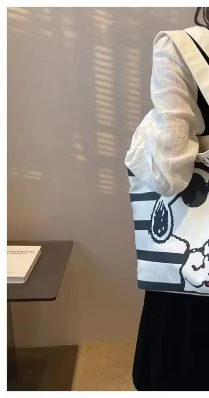 

New Cartoon Snoopyed Creative Peripheral Cartoon Cute Large Capacity Canvas Bag for Female Students To Hold Books Tote Mommy Bag