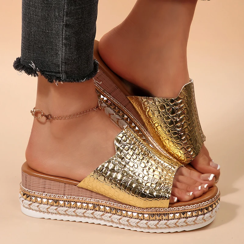 

Rivet Decor Chunky Platform Sandals Women Gold Silver PU Leather Wedge Slippers for Woman 2025 Summer Fashion Thick Sole Slides