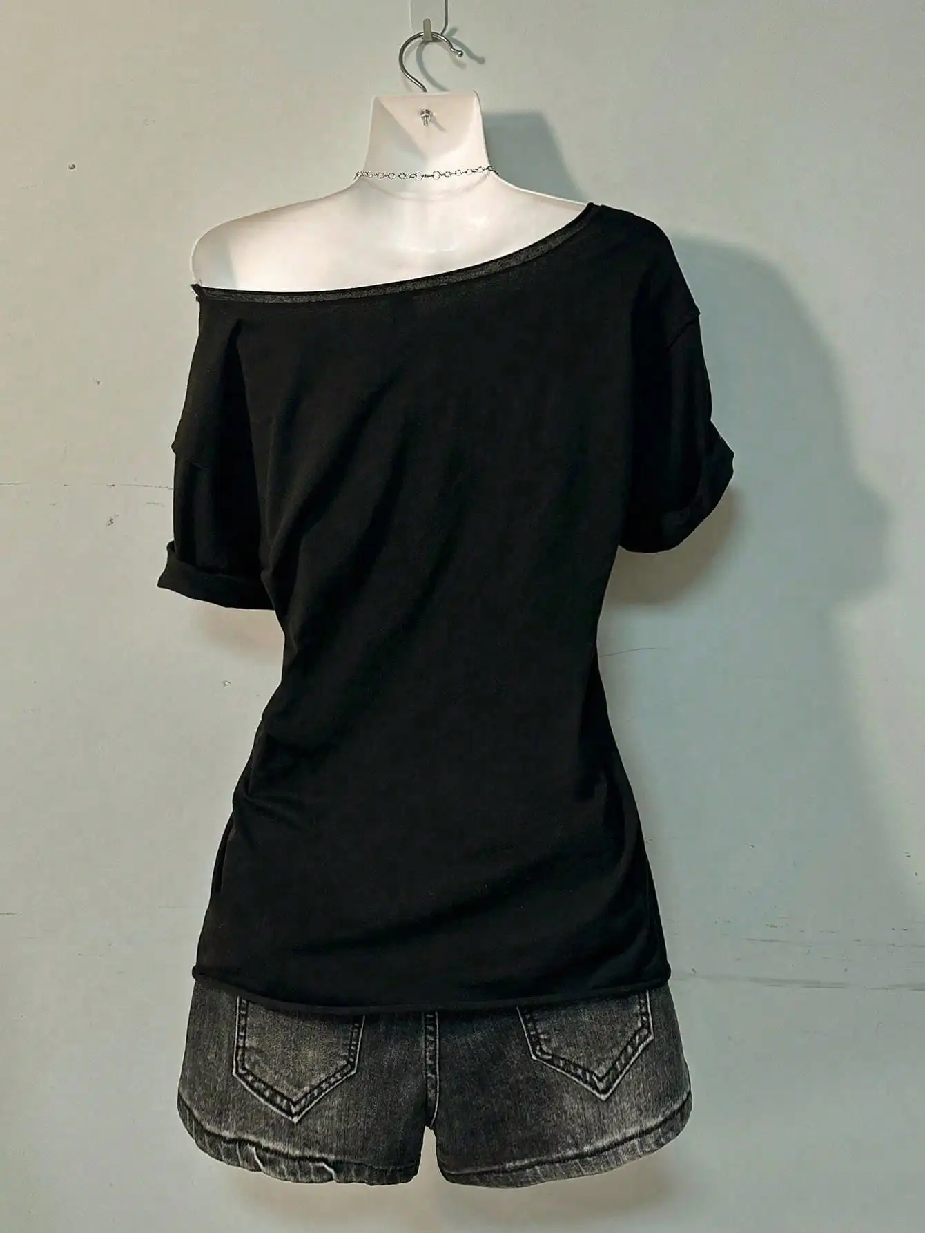 

Футболка с принтом черепа и открытыми плечами, женская повседневная футболка с короткими рукавами, летняя