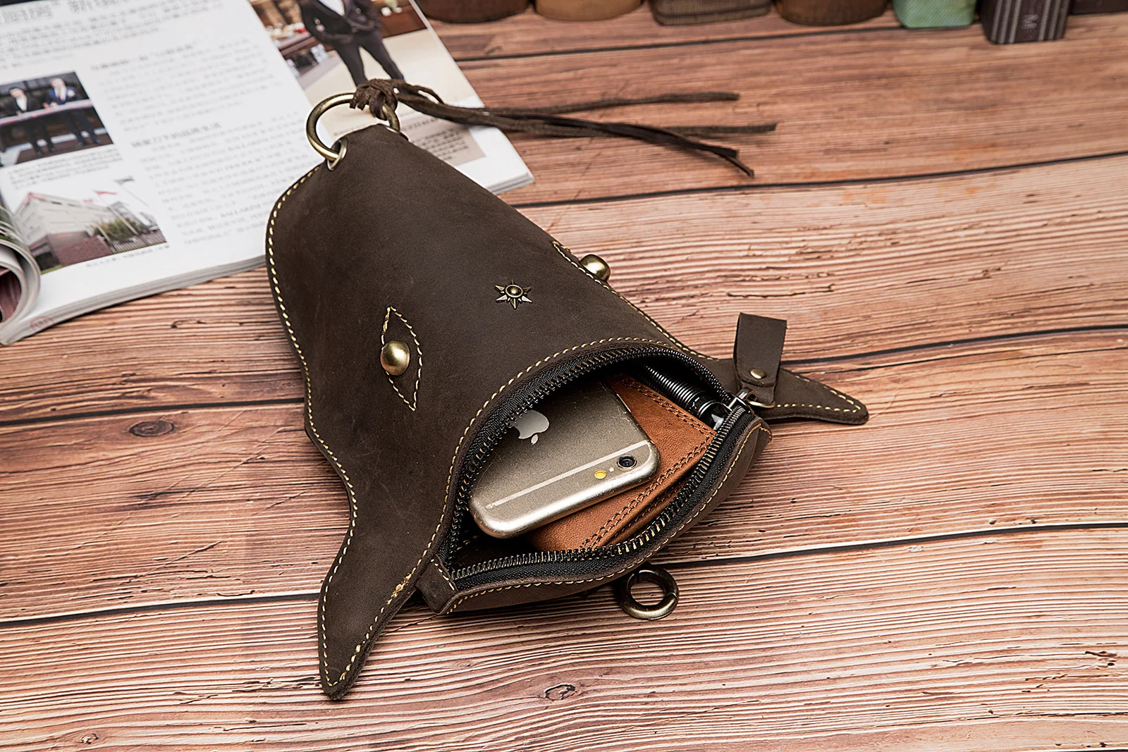 Medieval Design Casual Brown Fashion Travel Men\'s Retro Cool Bull Head Large Capacity 7\'\' Waist Bag Leg Bag Phone Bag Bull Head