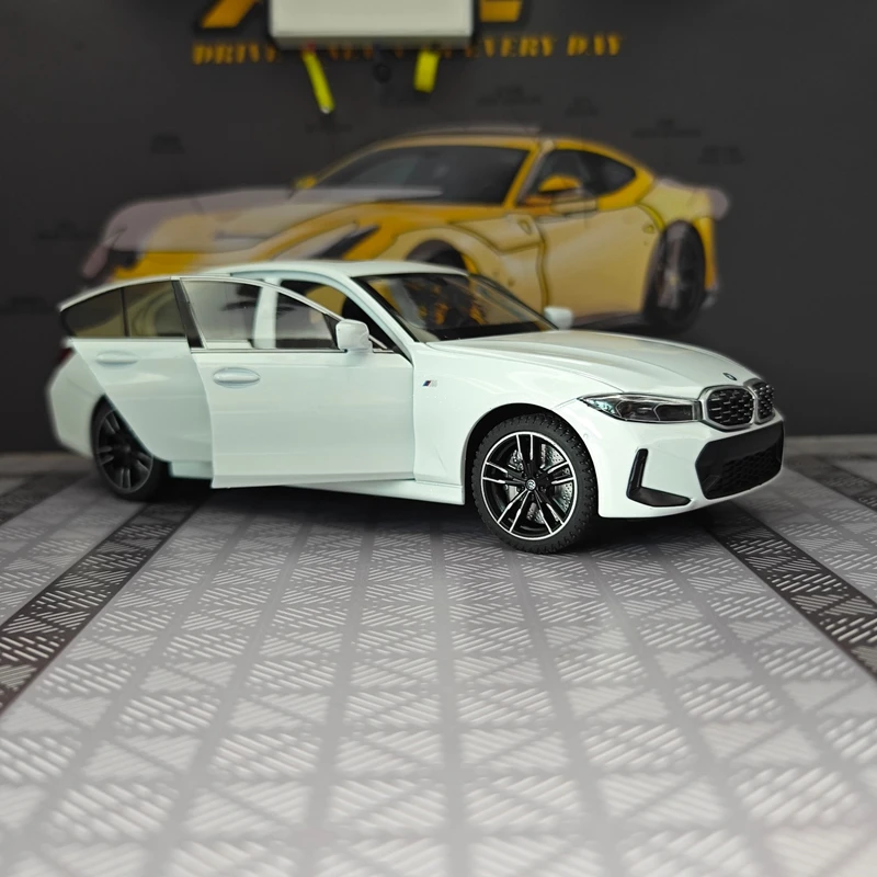 1:24 simulation BMW 3 Series 325li alloy car model, doors and engine hood, trunk can be opened, sound and light return gifts