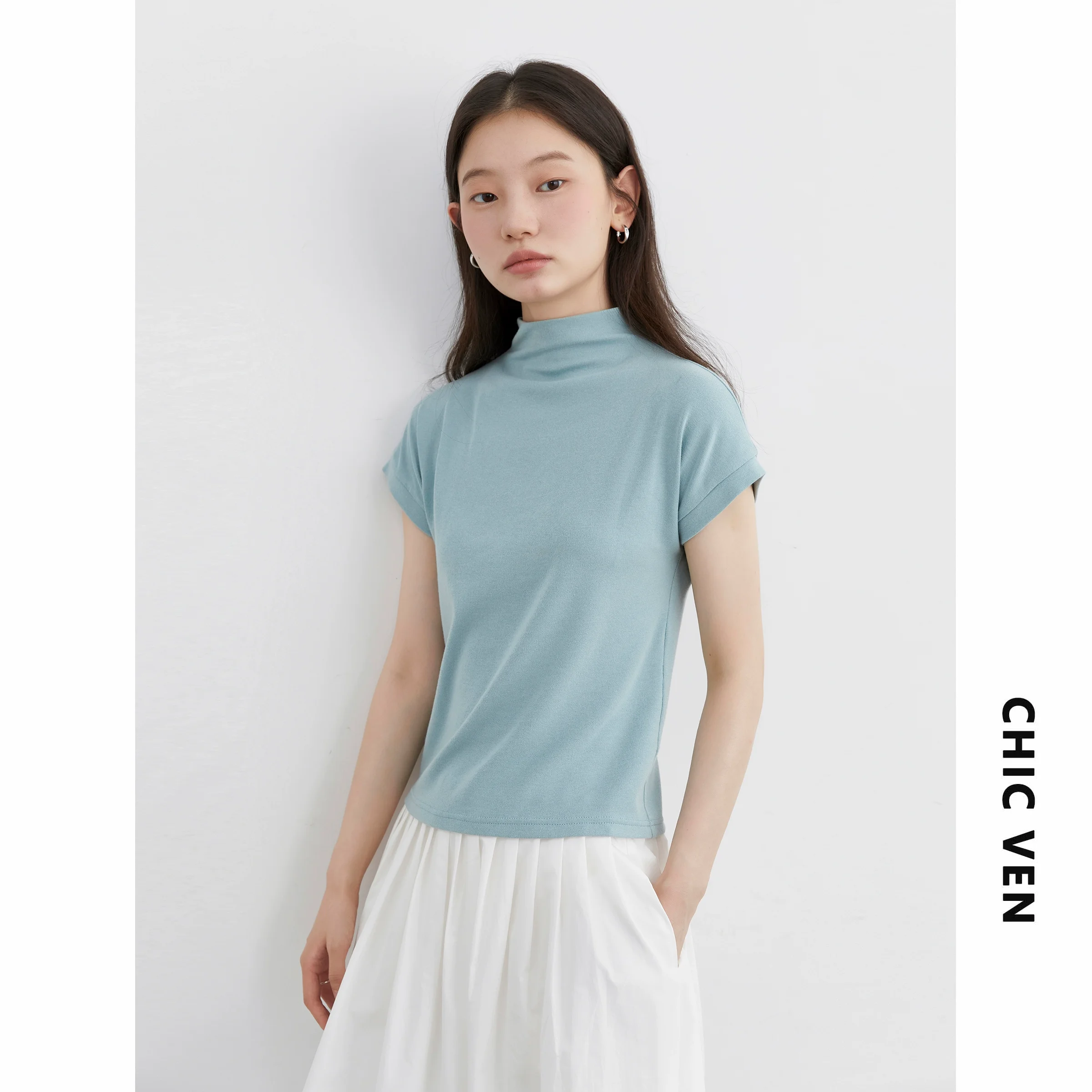 تي شيرت نسائي من CHIC VEN تي شيرت سادة بنصف رقبة عالية بقصة ضيقة تي شيرت نسائي أساسي مرن لربيع وخريف 2025