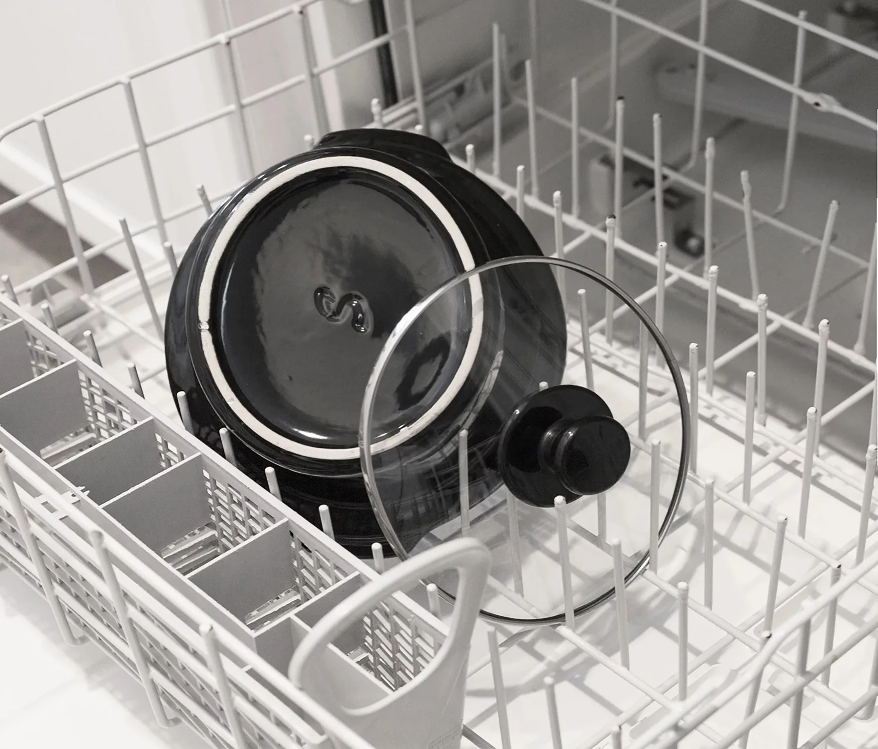 Low and High Temperature Setting Easy To Clean Removable Inner Stone Pot, Tempered Glass Lid and Touch Handle and Knob