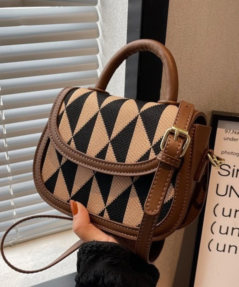 

2025 Autumn/Winter Retro Saddle Bag Trendy Womens Crossbody Bag Vintage Small Designer Purse for Fashion Outfits