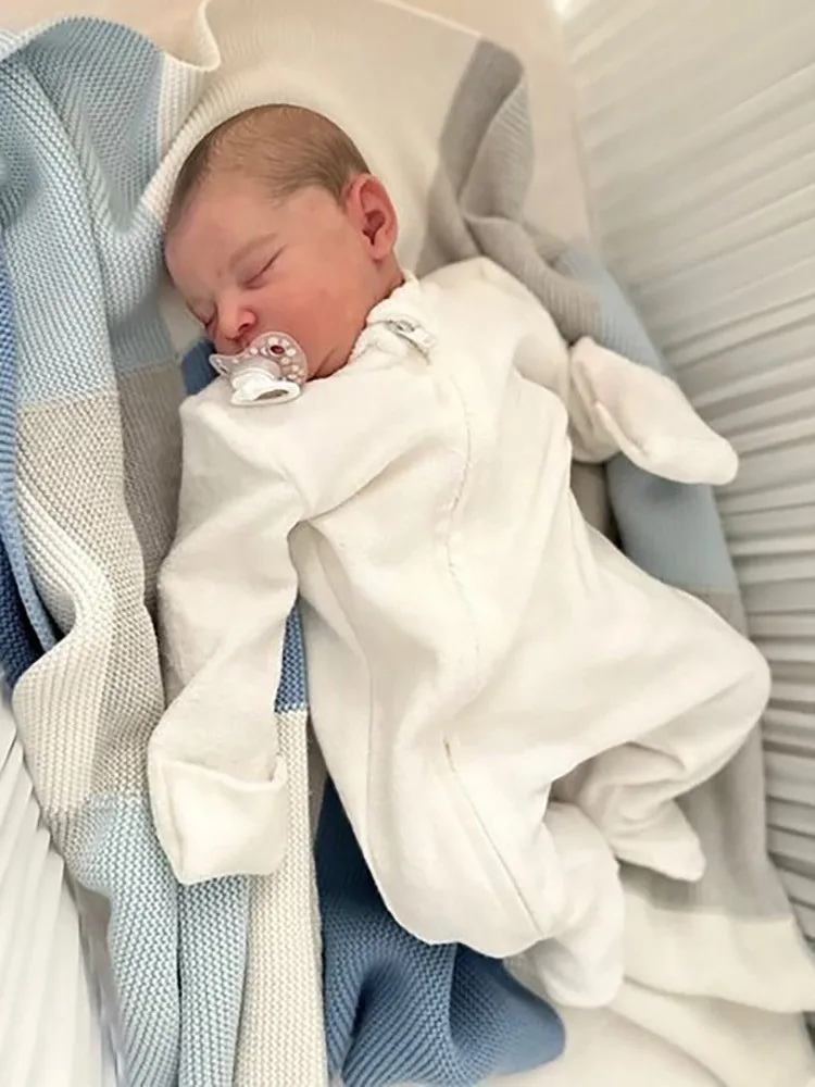 48CM Laura Miękki Materiałowy Ciało Śpiące Reborn Realistyczny Wielowarstwowy Malowany Skóra 3D z Widocznymi Żyłkami Ręcznie Malowane Włosy