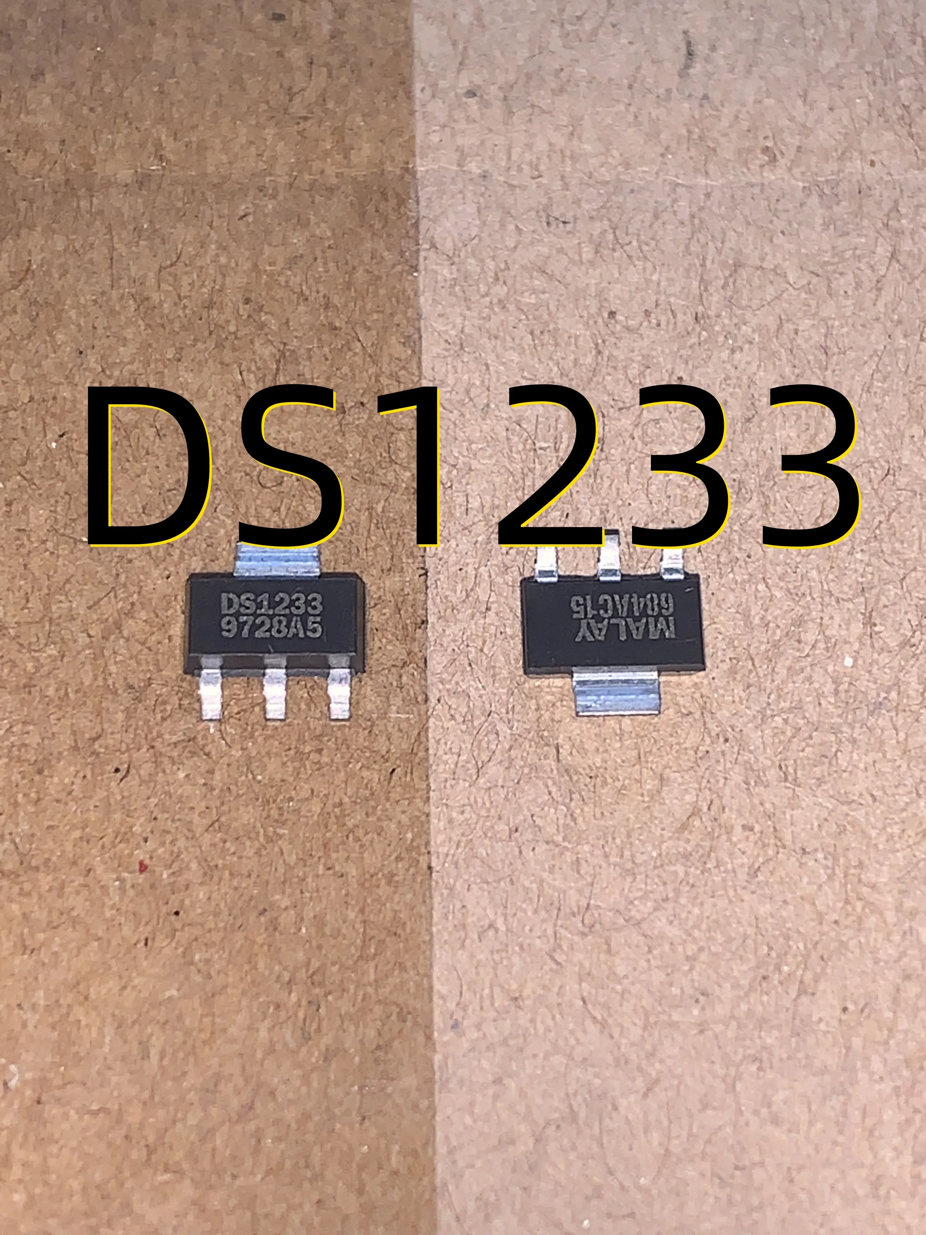 

Совершенно новый оригинальный DS1233