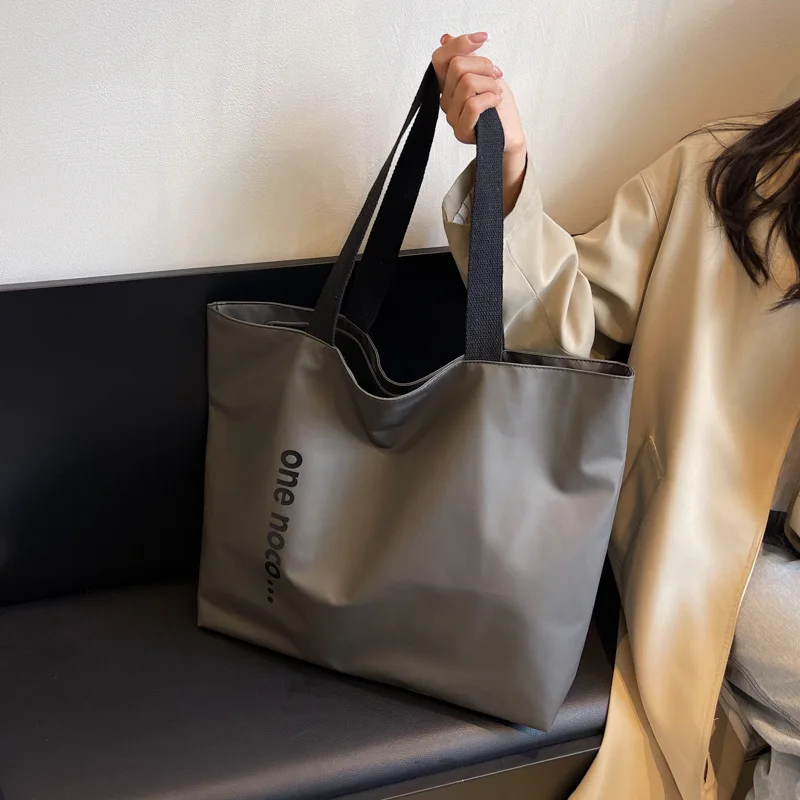 حقائب السفر، حقائب السباحة، حقيبة الصالة الرياضية، حقائب الظهر للياقة البدنية، حقيبة نسائية، حقيبة الكتف، حقائب اليد، حقيبة المدرب، حقيبة الترفيه الموضة