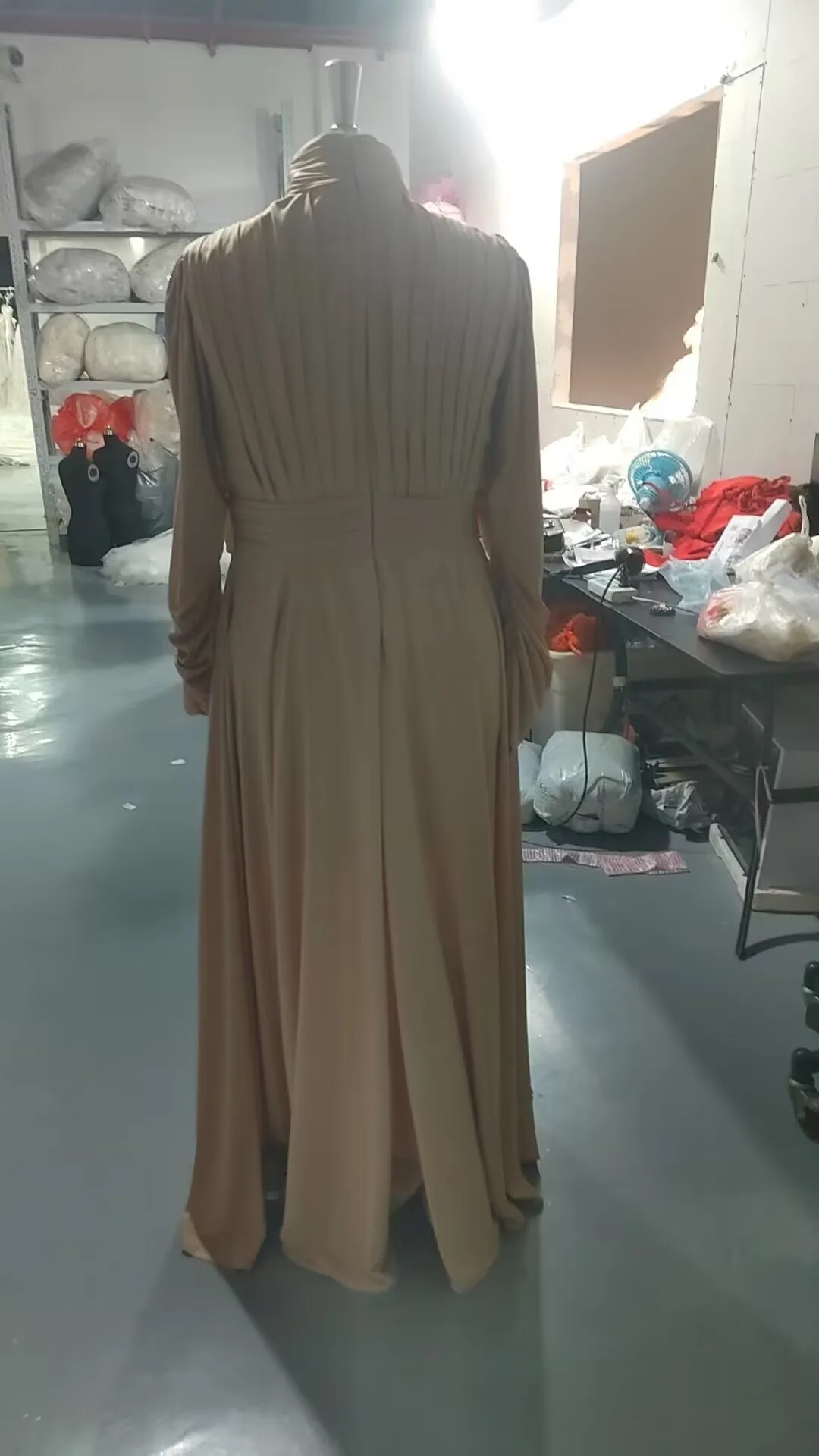 Robe de Soirée en Satin à Col Haut, Personnalisée, Élégante et Moderne, Ligne A, Manches sulf, Plis Découpés avec Drapé, Célébrité, Quelle que soit