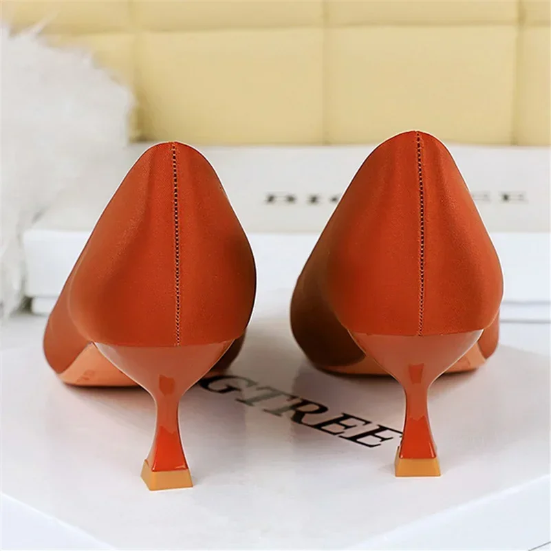 Big Size 34-43 Women Silk Versatile Middle Low Kitten Heels Shoes Lady 5.5cm High Heels Basic Office Work Satin Dark Green Pumps