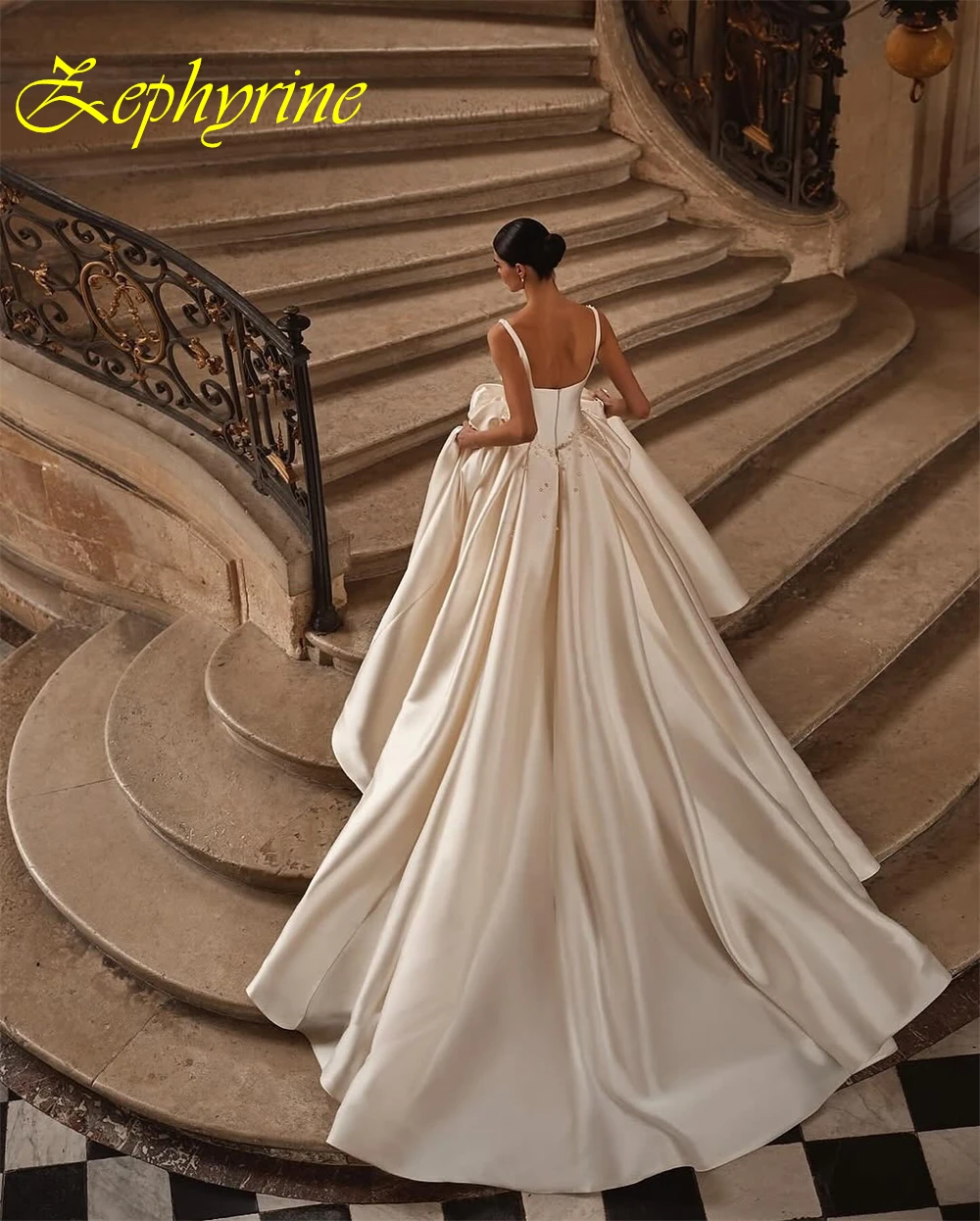 Maßgeschneidertes elegantes Abendkleid mit Spaghettiträgern und exquisiten Satin-Brautkleidern für besondere Anlässe und Brautkleider mit zarten Perlen