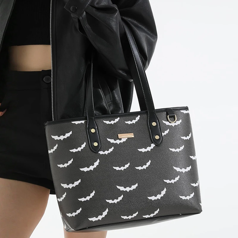 

A niche design with a personalized bat print (random pattern) Halloween tote bag, suitable for outings, parties, gatherings, and