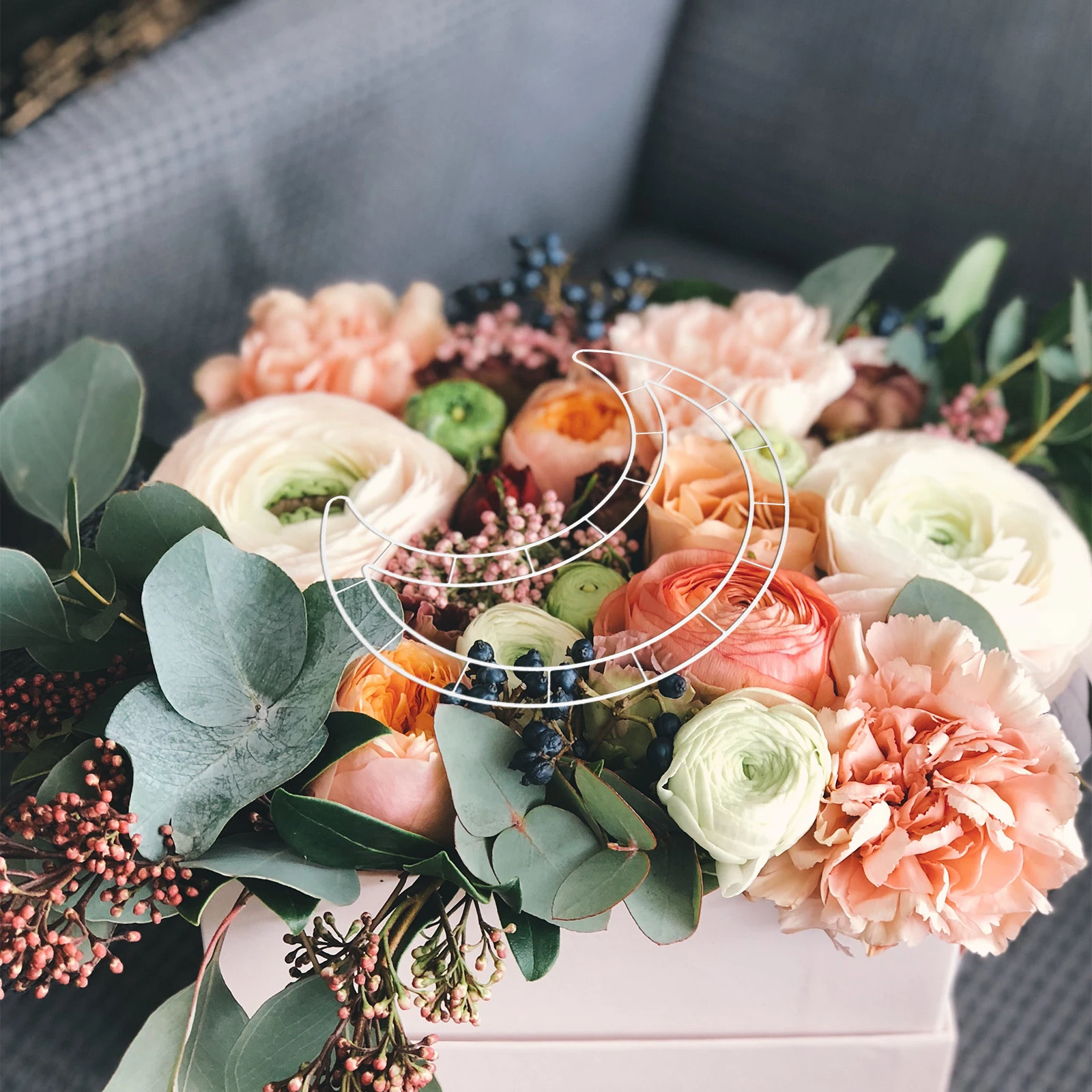 

6 Set Flower Wreath Frame Packaging Arrangement Stand Floral Plastic Ring Moon Shape White