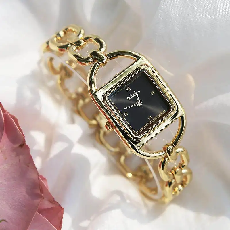 New Square Vintage-Style, High-End, Versatile And Trendy Watch For Women, A Perfect Gift; Women'S Quartz Watch With Bracelet.