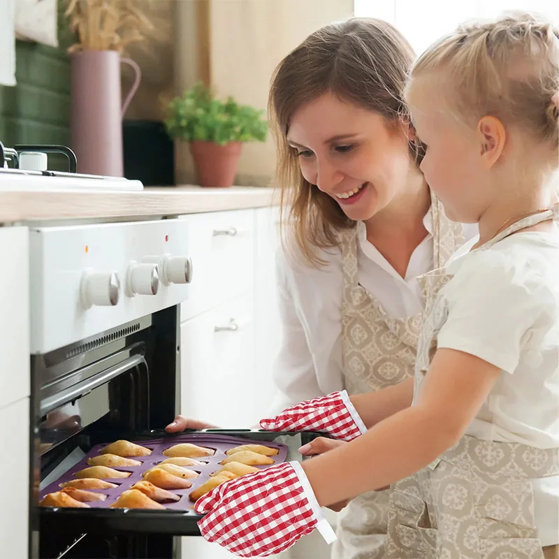 2Pcs Heat Insulated Oven Gloves Baking Kitchen Mittens Protective Cooking Gloves Grip Hot for Grill Microwave