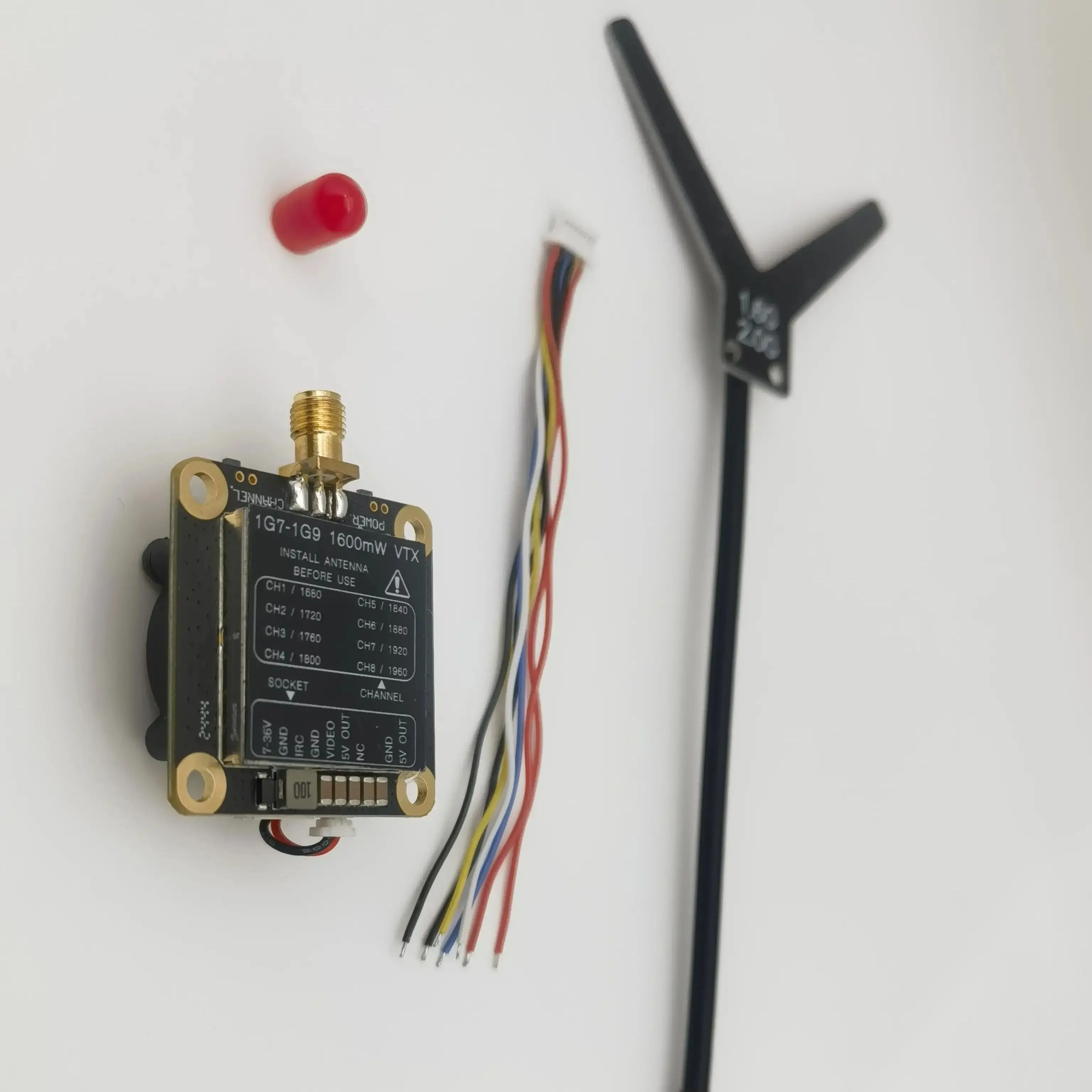 

1.7G 1.9G VRX 1.7G 1.6W VTX 8CH 1680-1960MHz FPV Wireless Video Transmitter Receiver Module PAL/NTSC For FPV Goggles Fatshark