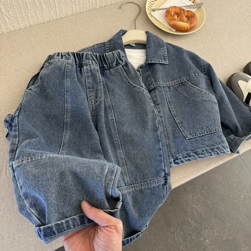 Ragazzi 2025 Top + Pantaloni Set da due pezzi di nuovi prodotti primaverili e autunnali Set di vestiti superiori e inferiori per bambini Completi per bambini