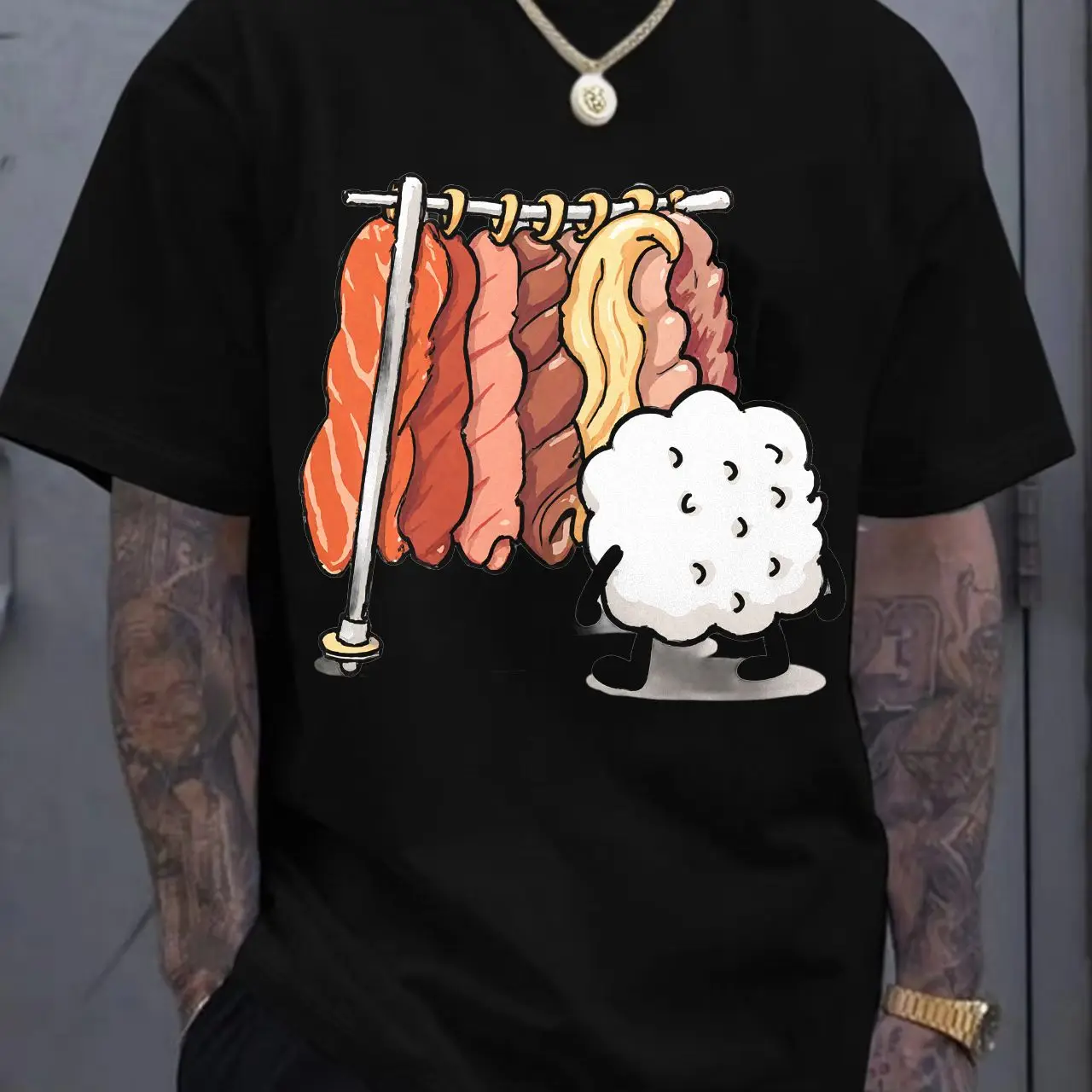 

Мультяшная иллюстрация, ломтики мяса на стержне и пушистое облако — как персонаж, белая футболка, повседневная футболка с круглым вырезом, легкая и дышащая