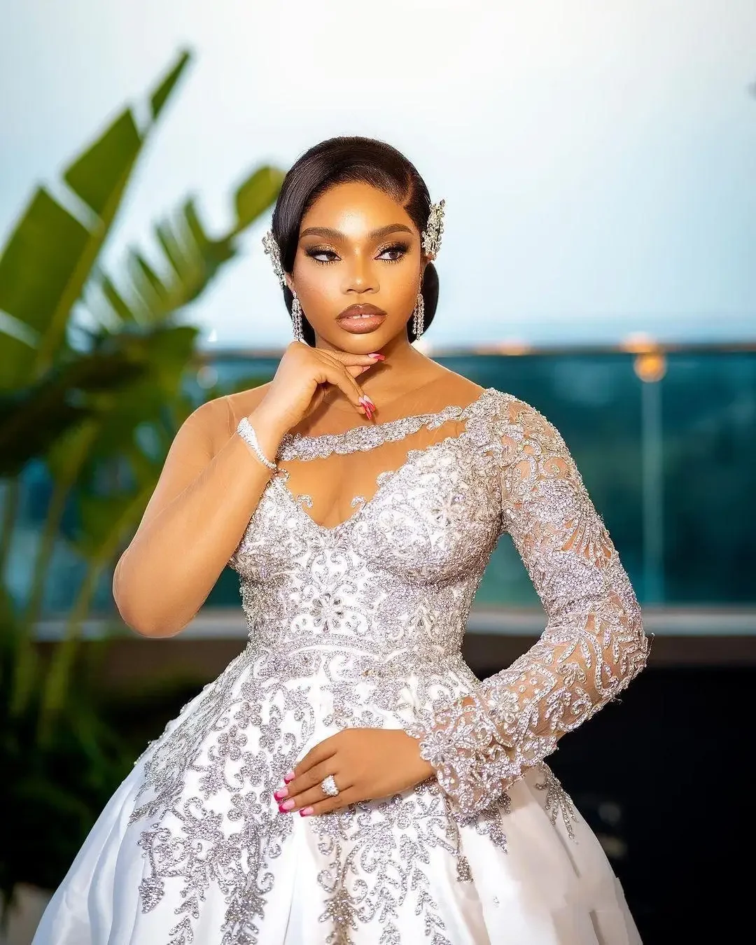 تخصيص مغرفة الرقبة تسلق بلورات الخرز Ballgown فستان الزفاف Robes De Mariée كم طويل الساتان فستان زفاف فاخر