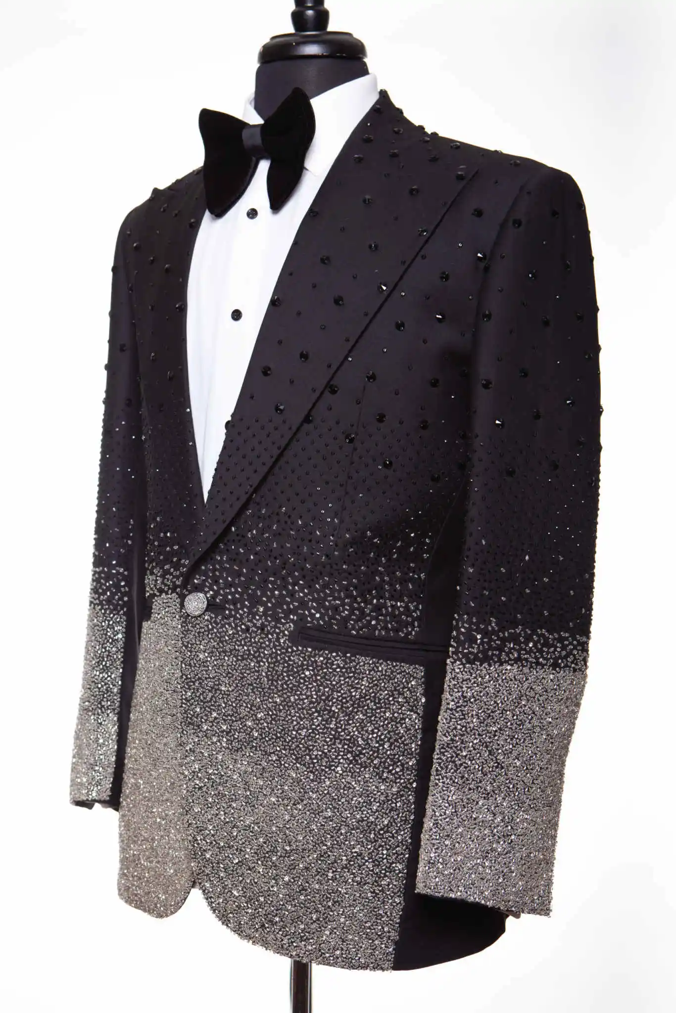 ชุดทักซิโด้ผู้ชายคริสตัลหรูหรา 2 ชิ้น ปกแหลม ชุดเจ้าบ่าว กางเกง ชุดสูทแฟชั่นทางการสำหรับธุรกิจ  รับสั่งตัด