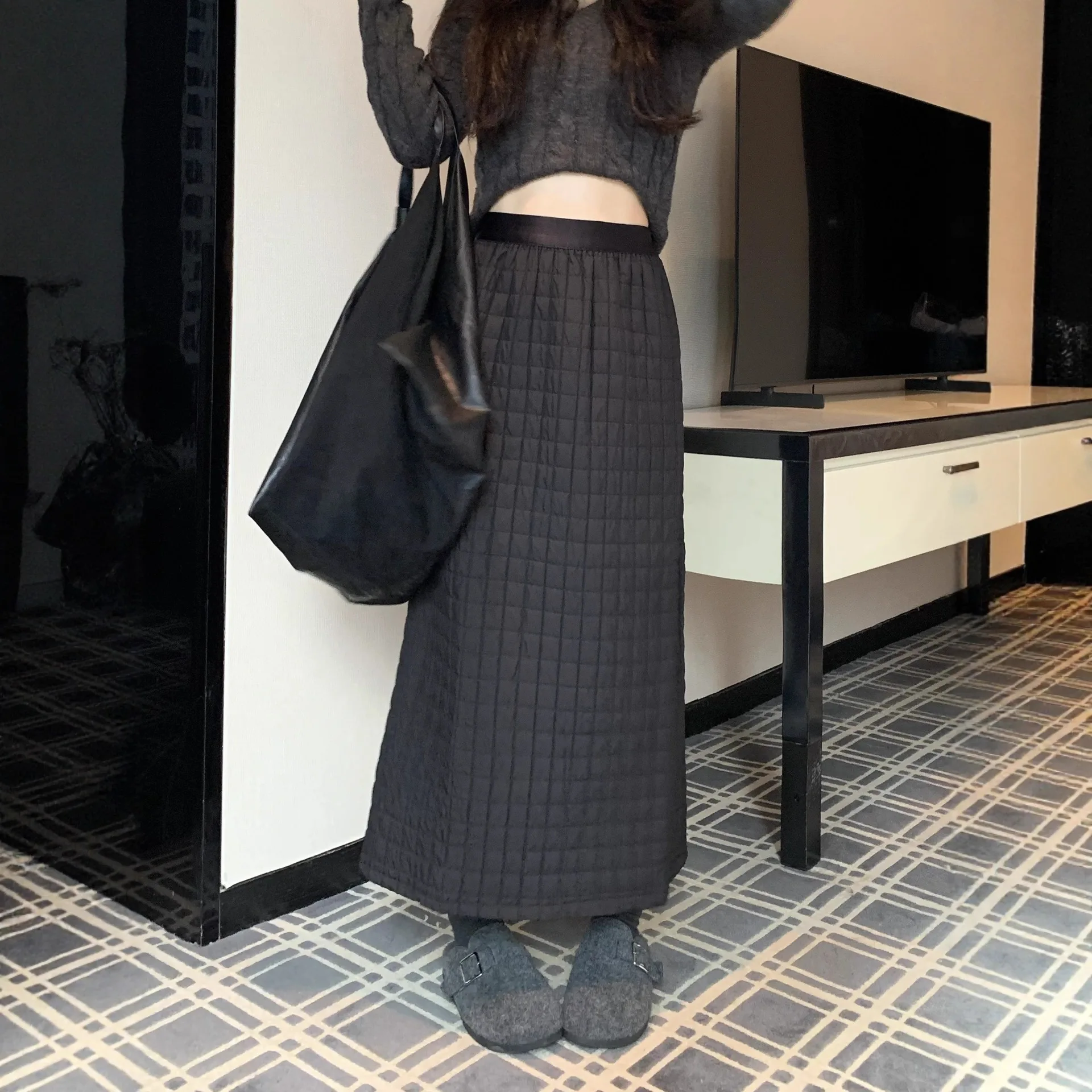 Korean style plaid design half length skirt for women in autumn 2025 new high waist slimming loose straight tube long skirt