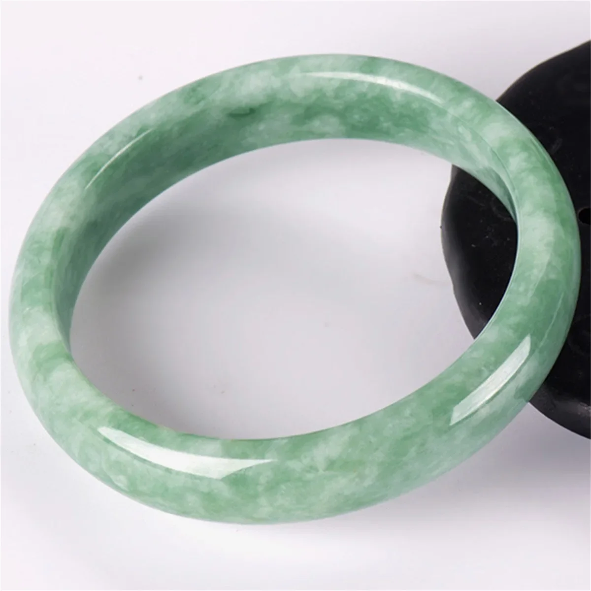 

Нефритовый браслет с цветочным узором в эфирно-зеленом цвете | Ручная работа из натурального камня Гуйчжоу Цуйюй | Элегантные украшения класса люкс для женщин