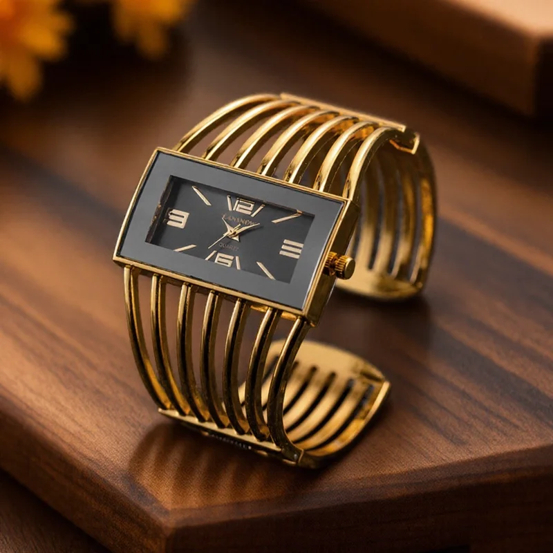 2025 ساعة جديدة صندوق أعمى ساعة يد نسائية فاخرة صندوق عطلة هدايا ، ساعة مفاجأة عشوائية صندوق غامض للعائلة والأصدقاء والأحباء