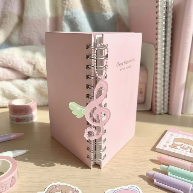 Niedlicher Kleeblatt-Musiknoten-Schlüsselanhänger mit Flügelanhänger, Glücksbringer-Schlüsselring im Ins-Stil, niedlicher Taschenanhänger für Mädchen und Frauen, Autoschlüssel-Accessoire, Geschenk – Detail 4