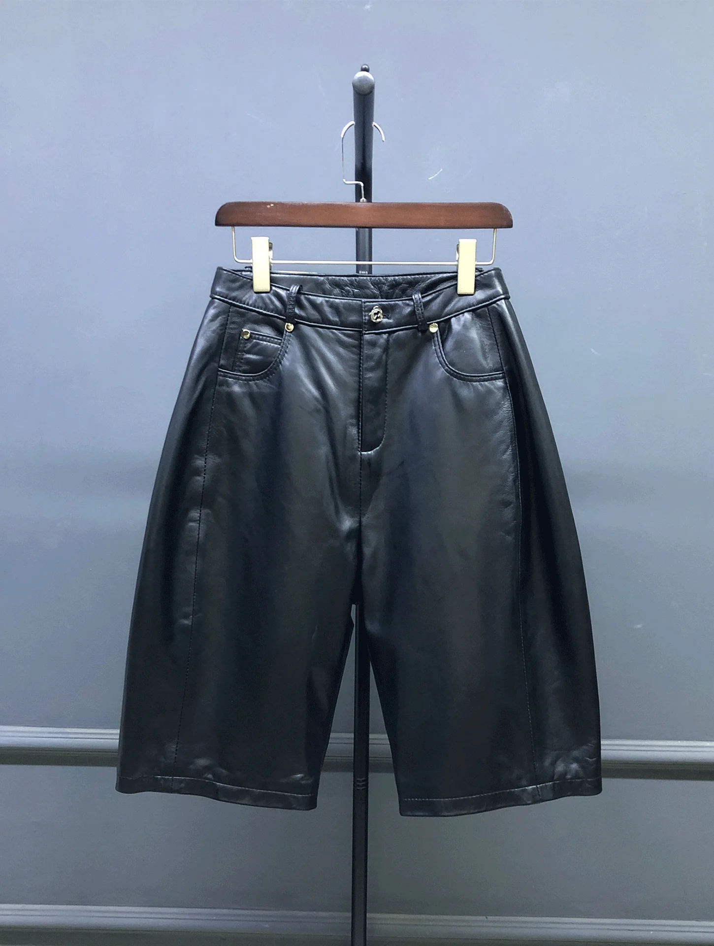 

Ladies' Faionable eepskin Wide Leg Pants Casual Slimming Five-Quarter Length Loose Fit Briti Sle Commute Pants