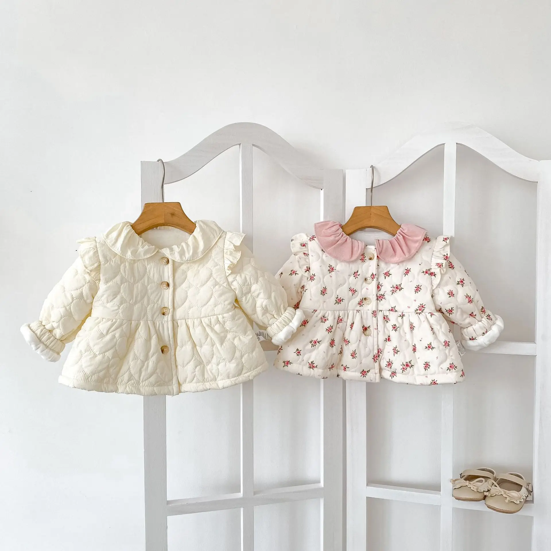 2026 Winter New Baby Girl Cute Ruffle Collar Floral Quilted Jacket Girls Plus Velvet Thick Warm Coat Infant Cotton Padded Jacket