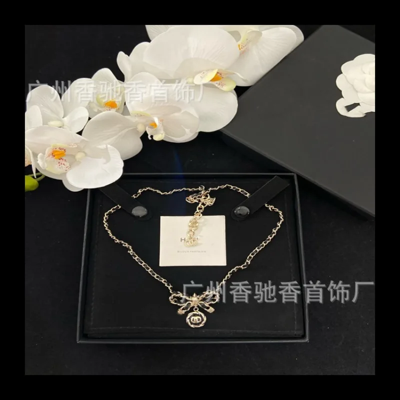 

Новый комплект черно-золотого ожерелья с бантом, темперамент, элитный смысл, модный кожаный дизайн в стиле хип-хоп для женщин