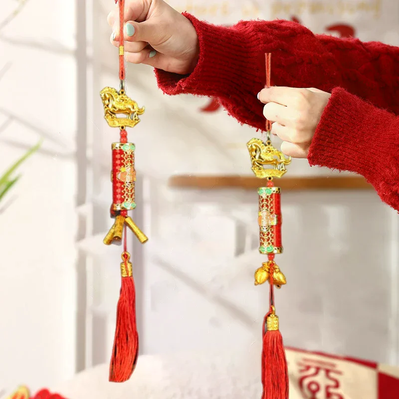 احتفالي زودياك 2026 سنة الحصان الجدار الشنق سيارة زخرفة السنة الصينية الجديدة قلادة ذهبية حمراء محظوظ الديكور هووسورمينغ