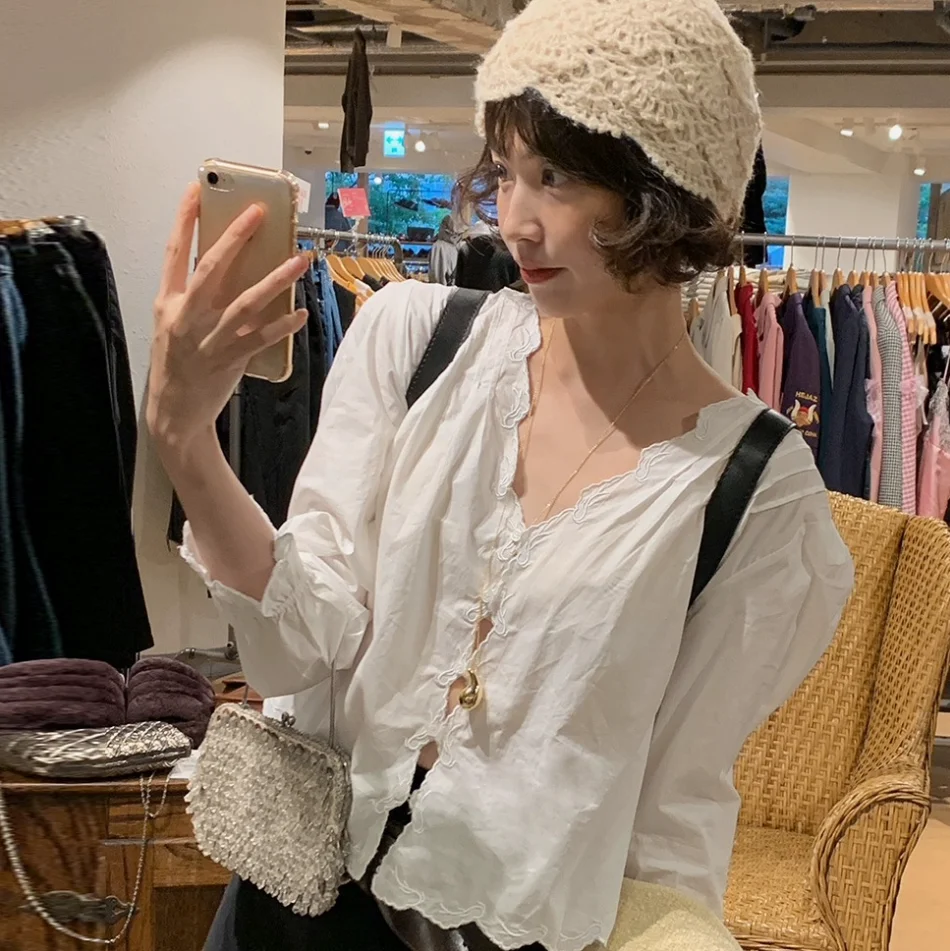 

Sweet Embroidered Ruffle V-Ne Tie-Detail Loose Casual irt Gentle Women's Faion Spring 2025 Korean Sle Cotton Blend