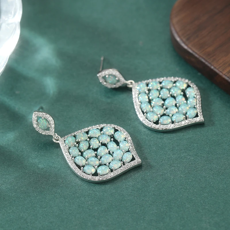 Elegante synthetische Regenbogen-Opal-Tropfenohrringe für Damen, modische, funkelnde Hängeohrringe, charmanter, temperamentvoller Schmuck – Detail 7