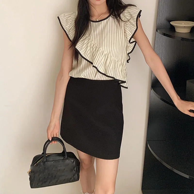 

Женская блузка с рукавами-крылышками, оборками, цветными вставками и полосками, в ретро-стиле, с круглым вырезом, простая, свежая, повседневная, универсальная.