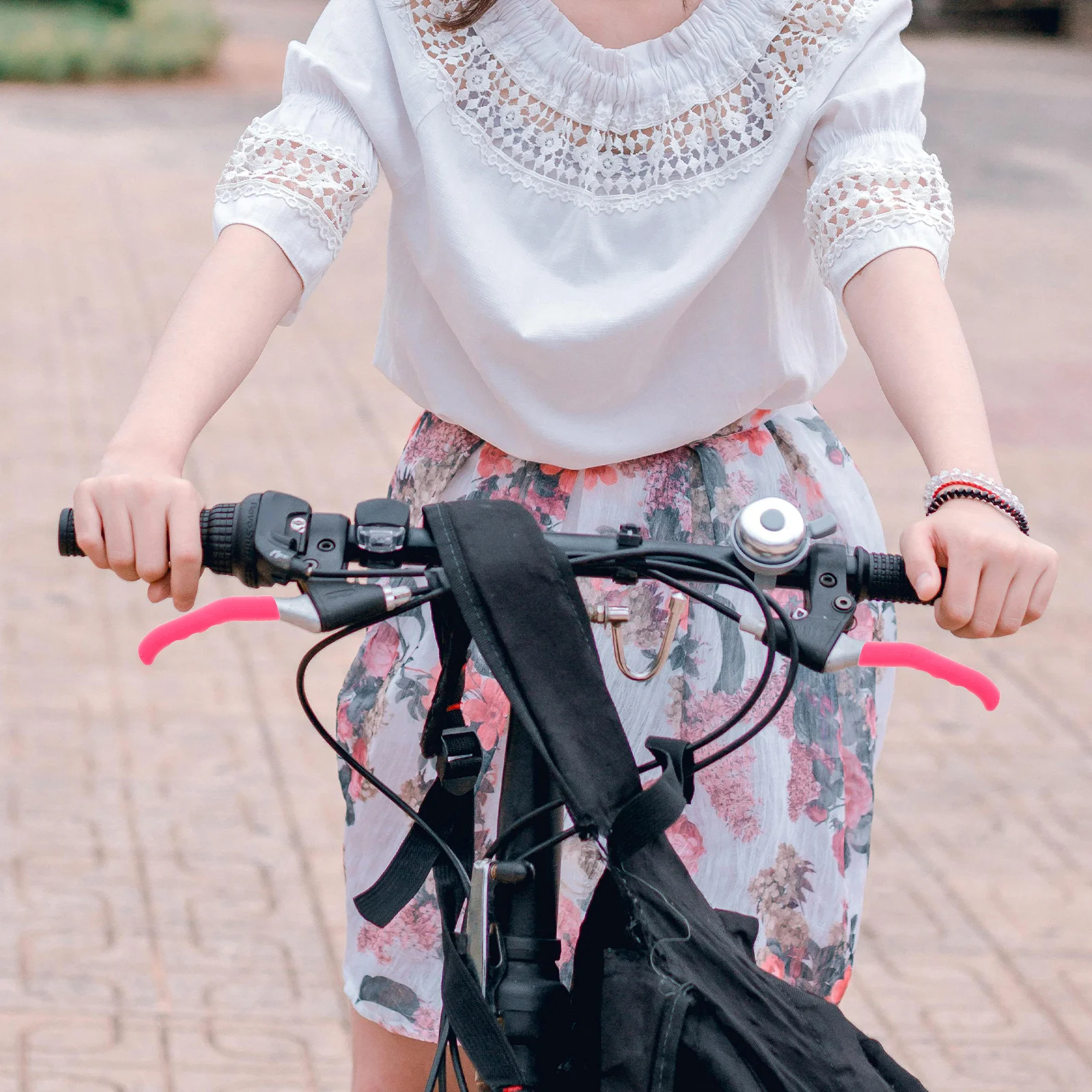 

4Pcs Silicone Bike Brake Lever Covers Anti-Slip Grip Protector Sleeves for Mountain Road Folding Bike Handles Brake Sleeves