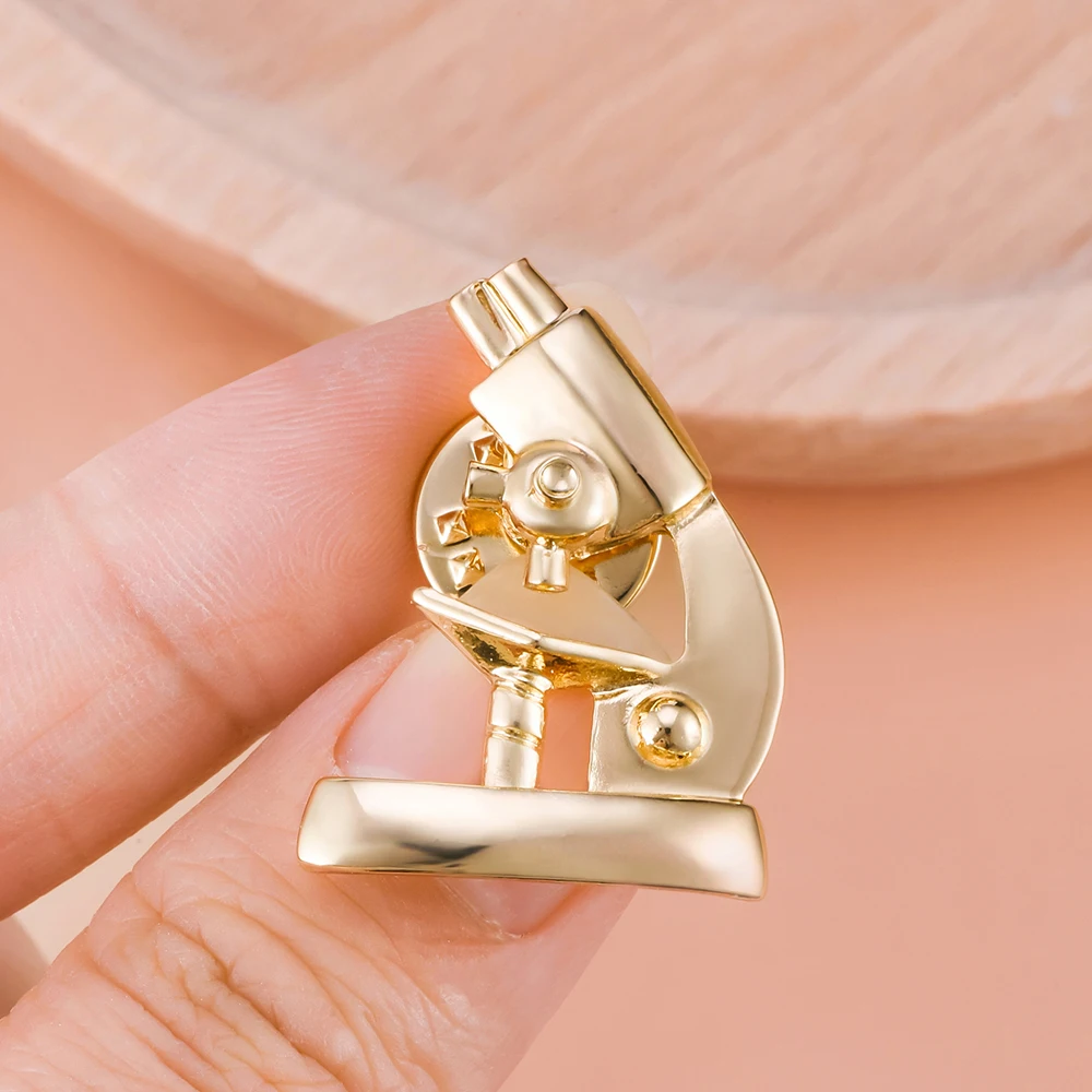 Golden Sliver Microscope Brooch Pin Science Lab Themed Lapel Pin for Researcher Medical Student Fashion Bag Badge Jewelry