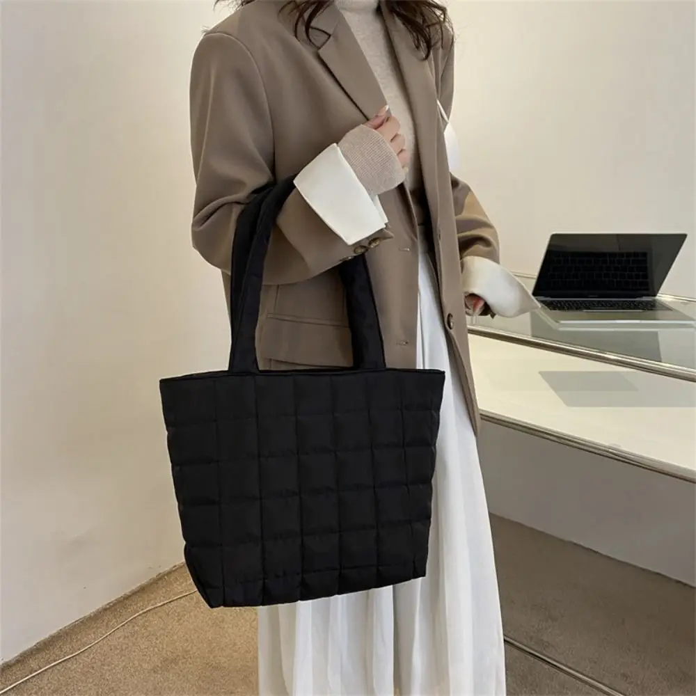 

Korean Style Quilted Shoulder Bag Solid Color Large Capacity Cotton-padded Tote Bag Lightweight Checkered Fashion Tote Bag