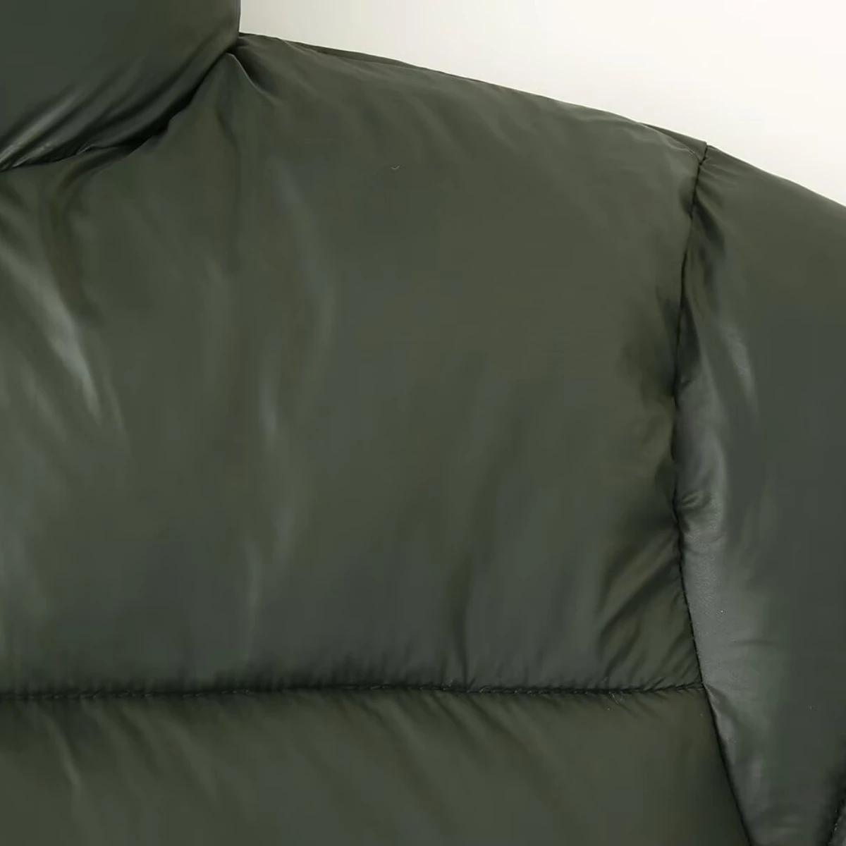 Damesjas met capuchon, losse effen kleur, lange mouwen, zakken, ritssluiting aan de voorkant, cropped stijl, geplooid jack, casual winter, nieuwe top