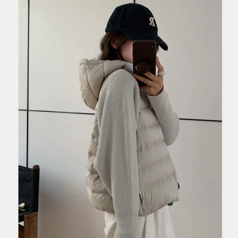 เสื้อแจ็คเก็ตผ้าฝ้ายแบบสั้นทรงเข้ารูปสำหรับผู้หญิง รุ่นใหม่ประจำฤดูหนาวปี 2025 เสื้อสเวตเตอร์ถักน้ำหนักเบาแบบต่อผ้า  พร้อมเสื้อโค้ทผ้าฝ้ายแบบต่อผ้า