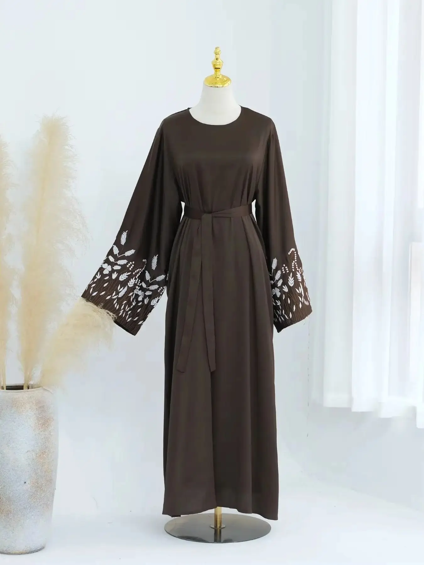 Fashion Flowers Embroidery Muslim Dress Robe Abaya Female Full Length Muslim Outerwear Worship Service Abaya with belt wy2045