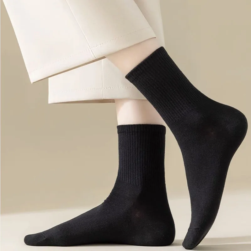 5 pares de calcetines para mujer, calcetines versátiles simples de Color sólido a la moda, calcetines cómodos, suaves y transpirables hasta media pantorrilla, calcetines finos resistentes al sudor
