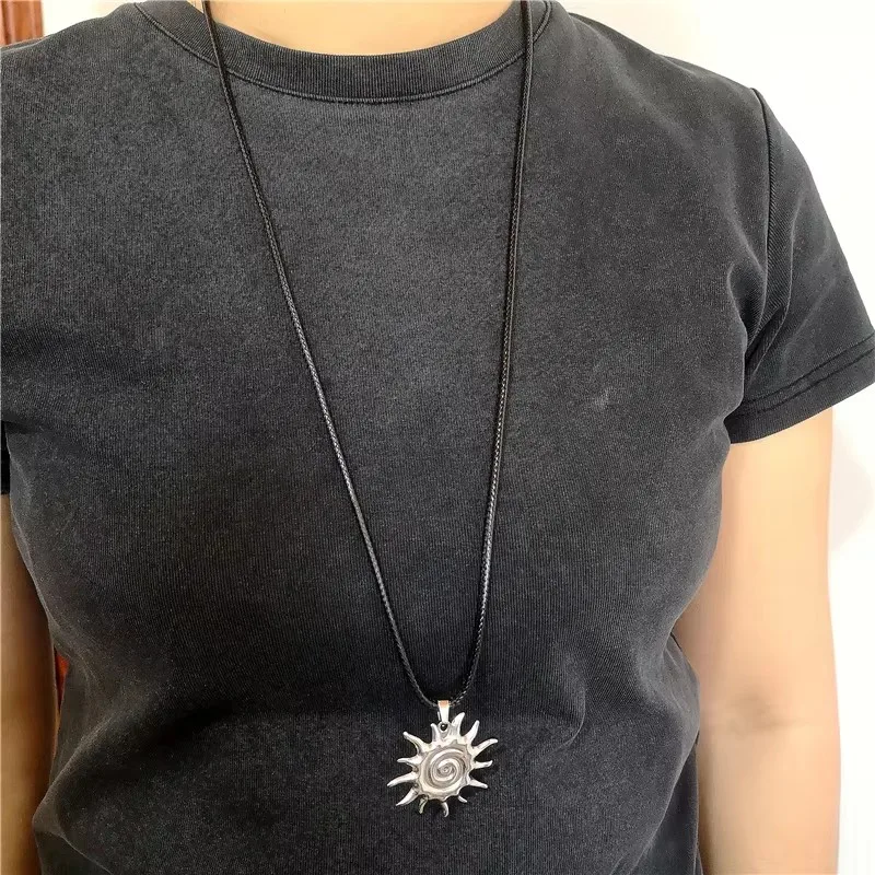 فاسق القوطي الفولاذ المقاوم للصدأ المعادن دوامة الشمس الصليب الأحمر القلب قلادة سميكة طويلة الجلود حبل قلادة الرجال النساء إكسسوارات جذابة #4
