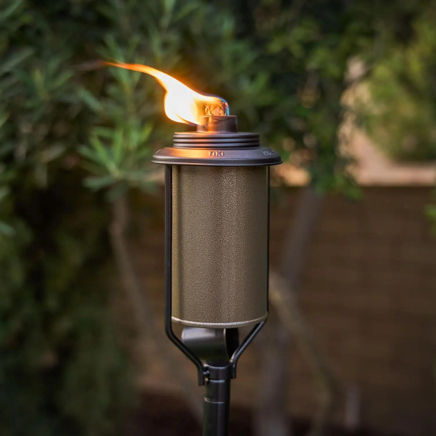 Torce in metallo color bronzo da 4 pezzi per patio esterno, prato, cortile e giardino |   65" Resistente agli agenti atmosferici con stoppino e snuffer