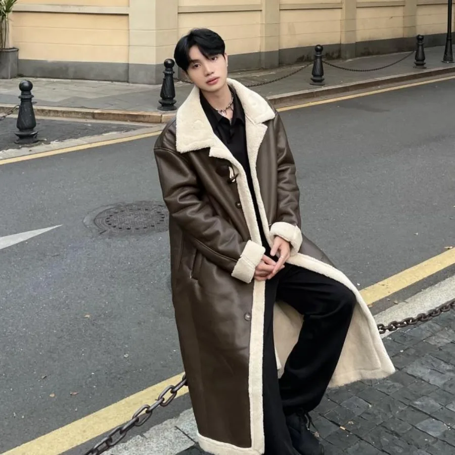 Nueva tendencia, gabardina larga cálida, chaqueta forrada de piel sintética de invierno para hombre, abrigo grueso cálido y versátil de piel sintética, abrigo de cuero PU nuevo